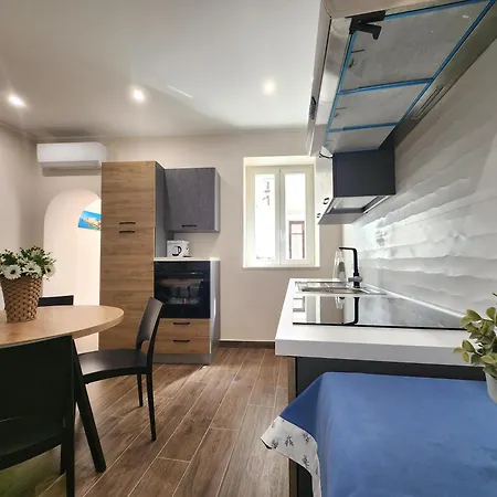 Daire Kleos - Moderno E Silenzioso